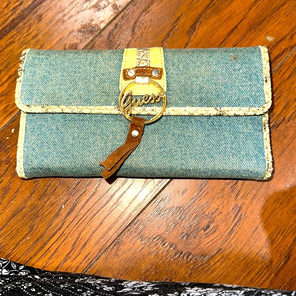Guess wallet - Picture 1 of 3